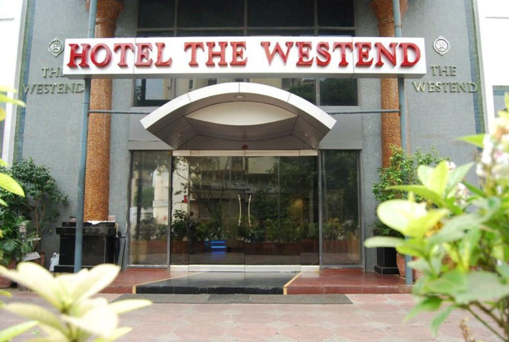 Hotel The Westend Ahmedabad Exterior foto