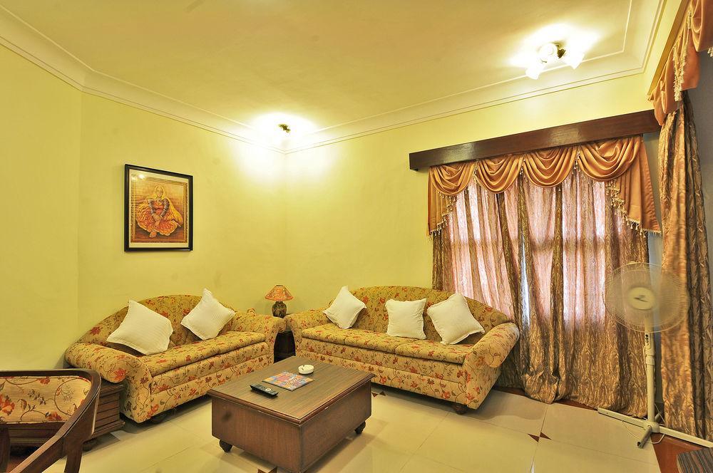 Hotel The Westend Ahmedabad Exterior foto
