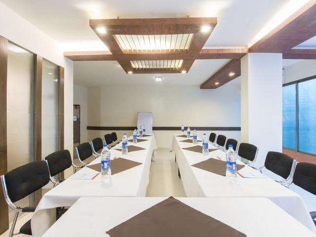 Hotel The Westend Ahmedabad Exterior foto