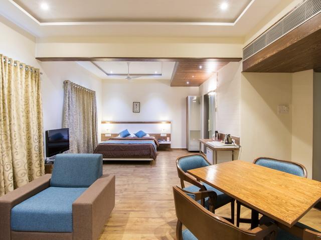 Hotel The Westend Ahmedabad Exterior foto