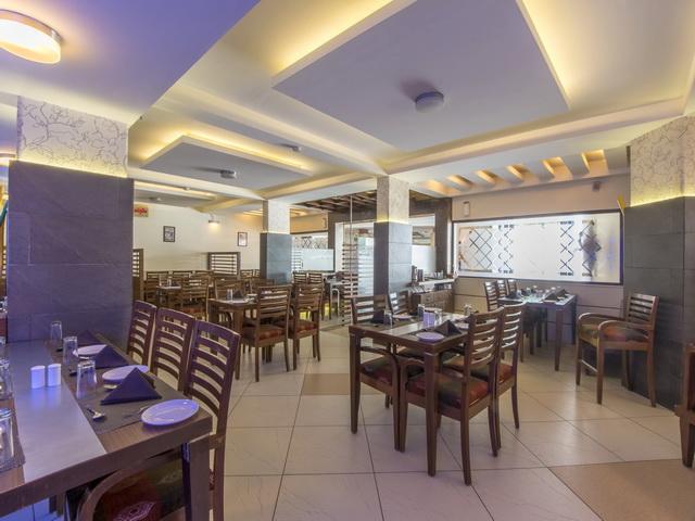 Hotel The Westend Ahmedabad Exterior foto