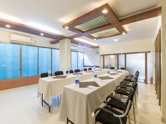 Hotel The Westend Ahmedabad Exterior foto