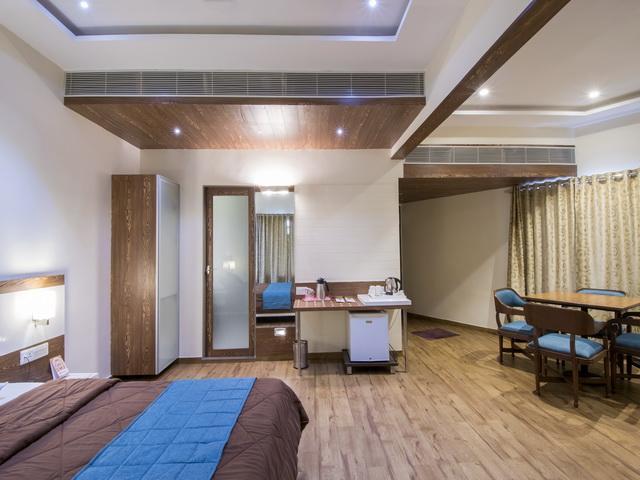 Hotel The Westend Ahmedabad Exterior foto