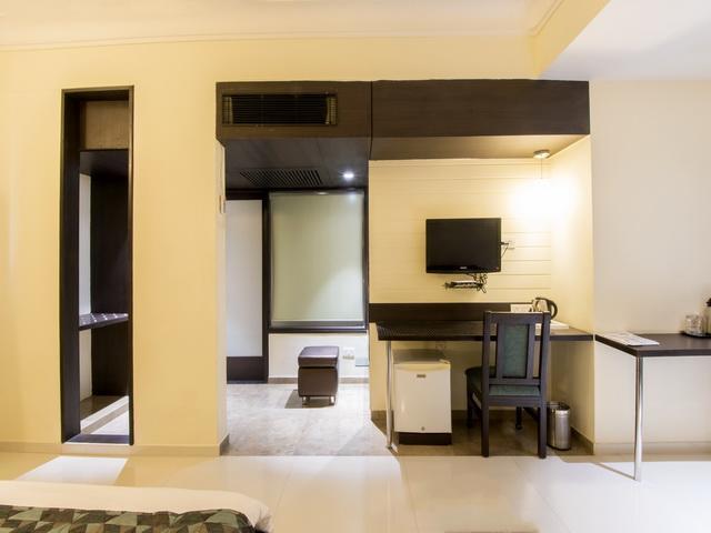 Hotel The Westend Ahmedabad Exterior foto