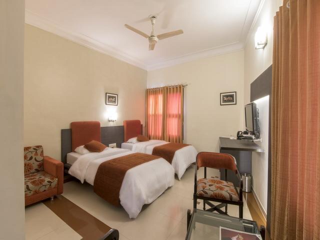 Hotel The Westend Ahmedabad Exterior foto