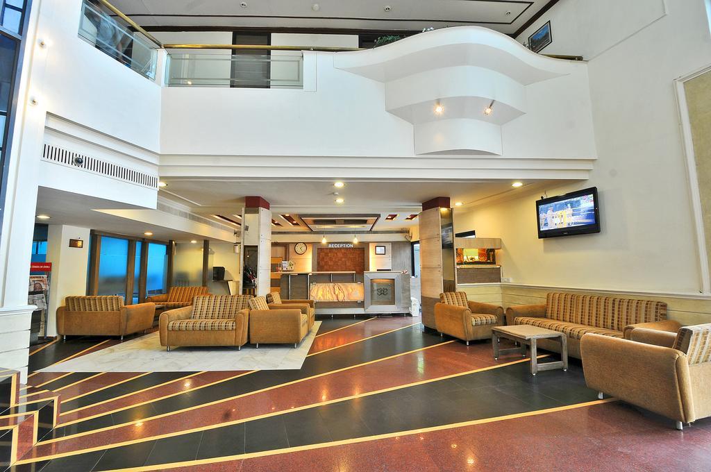 Hotel The Westend Ahmedabad Exterior foto